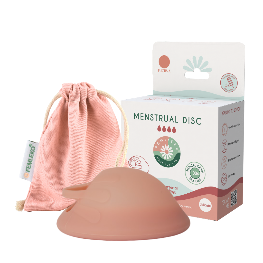 femieko Delicate Safe menstruationsdisk lyseroed med emballage | light pink reusable menstrual disc with packaging