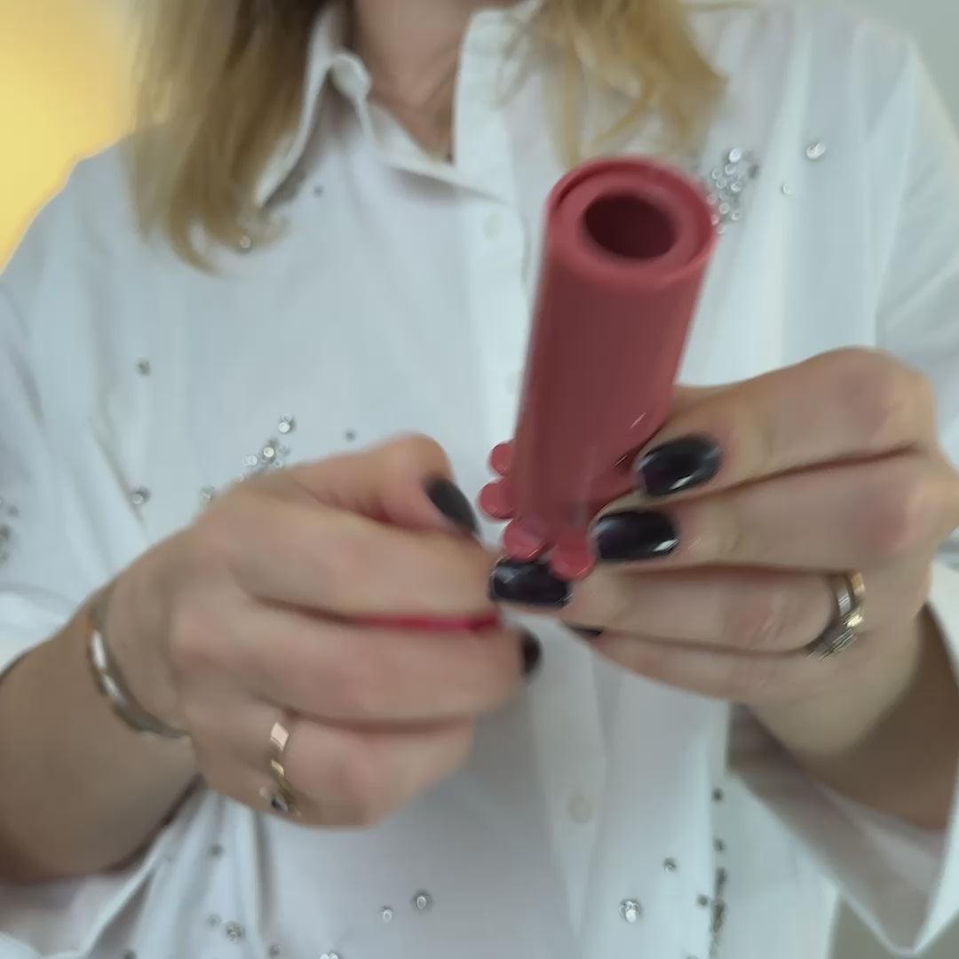 Video laden: demonstrations video af universal applikater til menstruationsprodukter